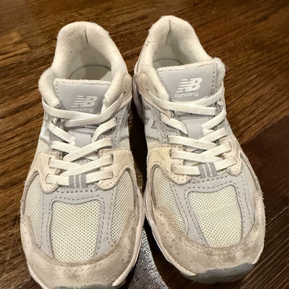 New Balance Kids' Cream Sneakers - Picture 3 of 5